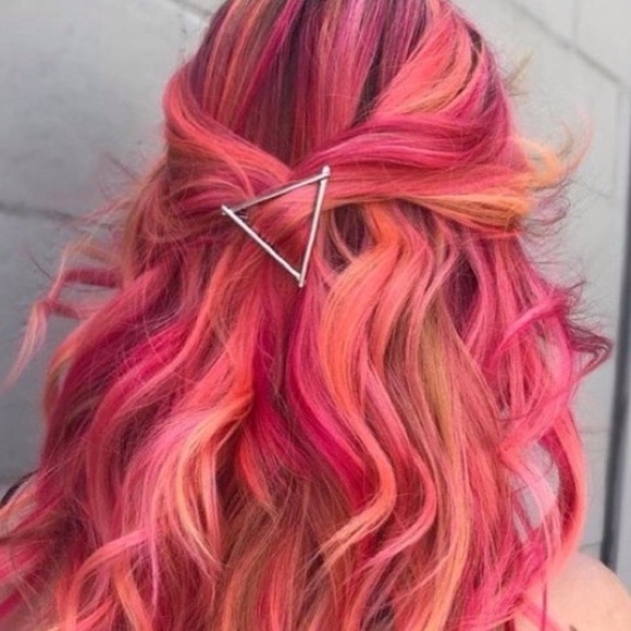 ✨Brand New Silver Triangle Hair Clip✨ - Picture 2 of 4